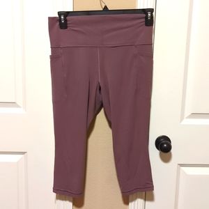 Athleta Salutation stash pocket Capri tights
